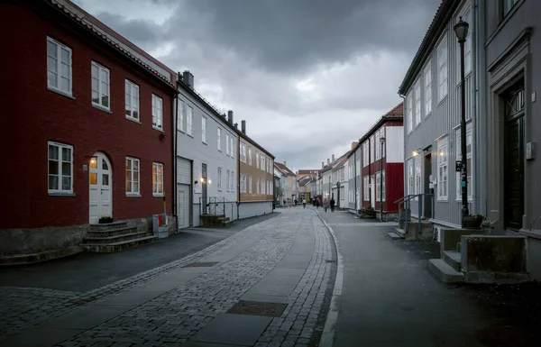 Rue de la vieille ville à Trondheim, Norvège — Photo
