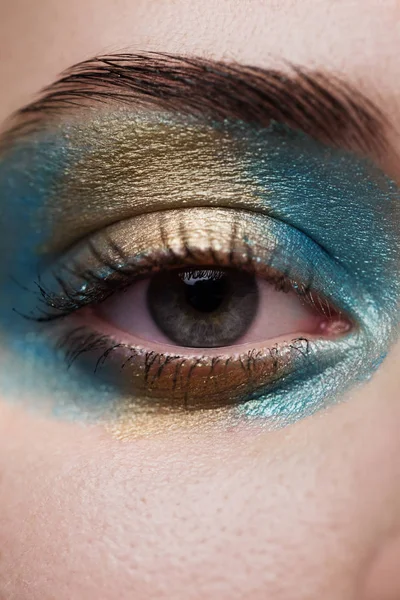 Muy bellos y elegantes ojos de maquillaje . — Foto de Stock