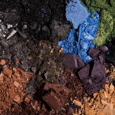 Güzel göz farı kırık.