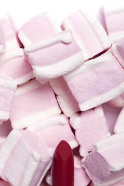 Tatlılar bir arka plan üzerinde kırmızı ruj