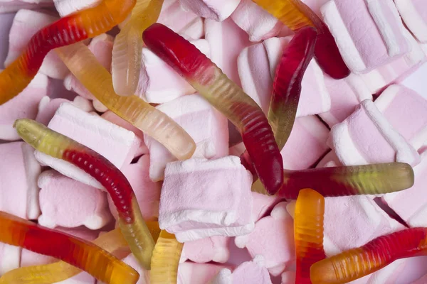 Birçok renkli tatlılar