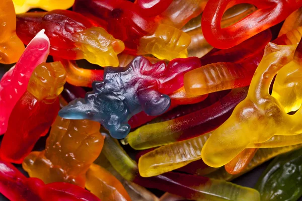 Birçok renkli tatlılar