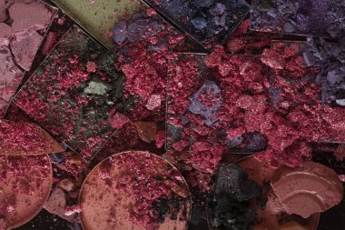 Siyah bir zemin üzerine pembe gölge