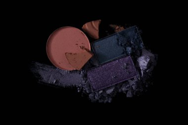 Gözleri siyah bir zemin üzerine dökülen gölge