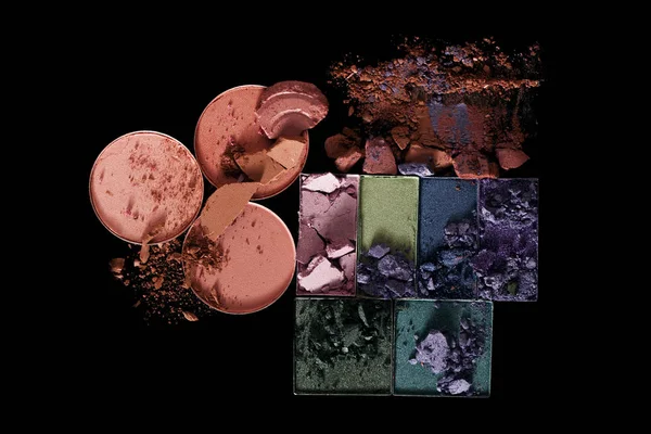 Yüz siyah bir arka plan için kadın toz