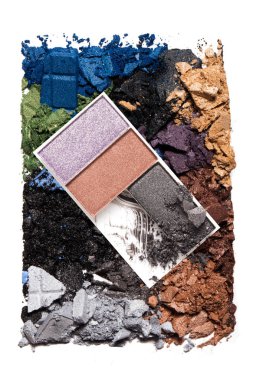 Farklı renkteki göz gölgeler