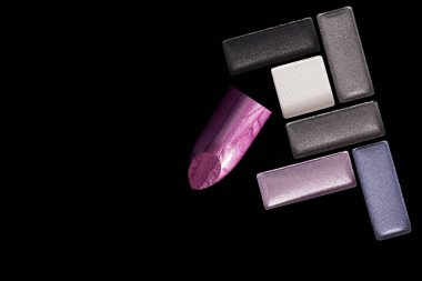 Lila bir siyah arka plan portre ruj