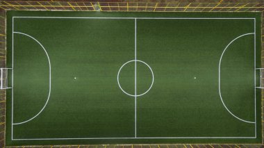 Bir tenis yeşil alanının fotoğrafı yükseklikten.