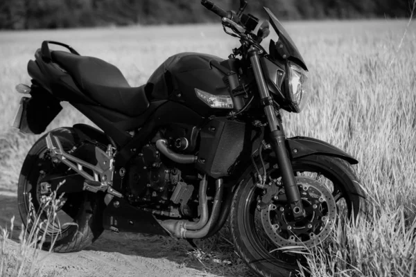 Черный Спортивный Мотоцикл Крупным Планом Улице — стоковое фото