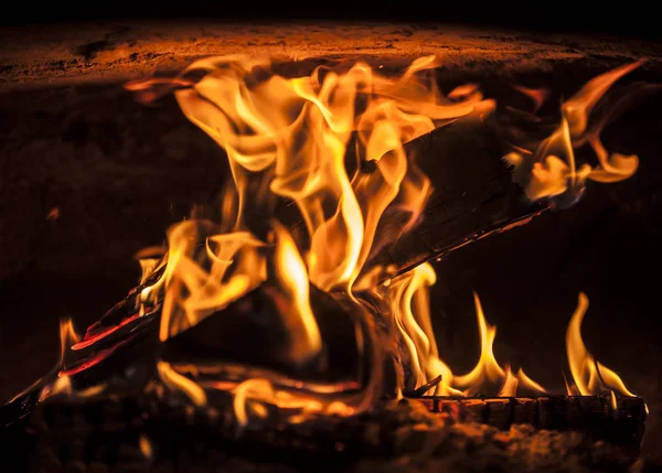 Открытый огонь в печи — стоковое фото
