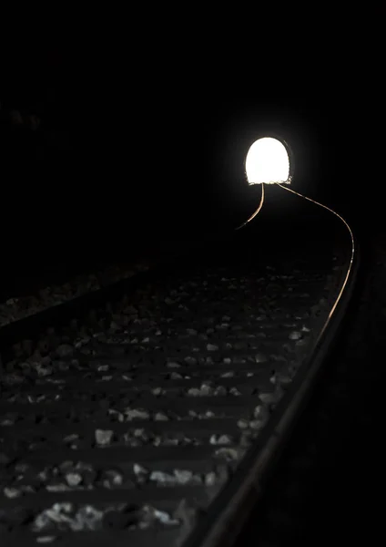 Chemin de fer dans le tunnel — Photo