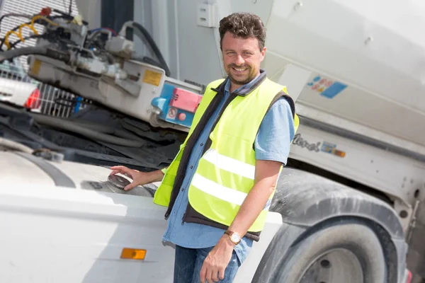 Vertrouwen stuurprogramma of doorstuurserver voor trucks en trailers, — Stockfoto