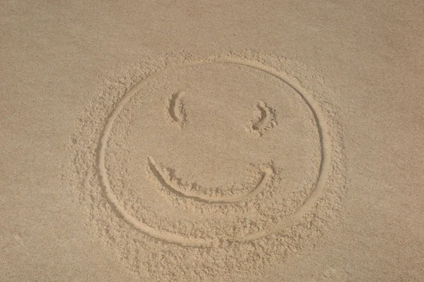 Symbol "smile" on beach background drawing shape on sand — Stock Photo, Image