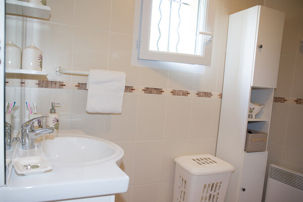 Modern bathroom with white ceramic appliances