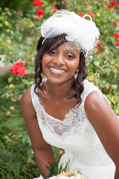 Portrait of a lovely and beautiful bride smiling — Stock Photo, Image