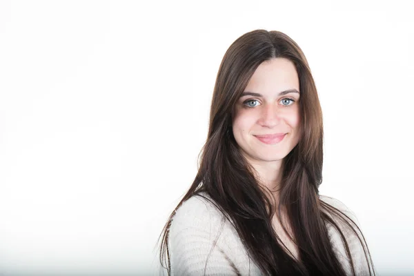 Mulher de beleza com cabelos castanhos suaves saudáveis e brilhantes longos . — Fotografia de Stock