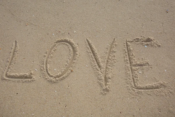 Je t'aime écrit sur le sable sur la plage de la mer — Photo