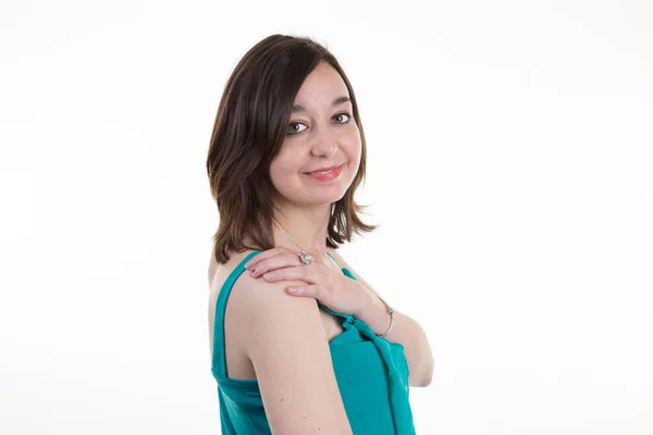 Vista lateral de una mujer sonriente aislada en blanco — Foto de Stock