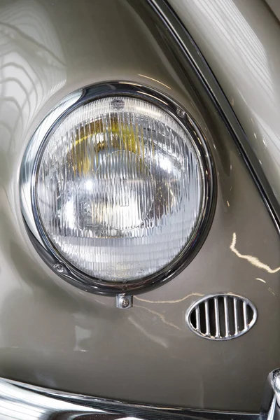 Close-up of front right side of a grey vintage car — Stock Photo, Image