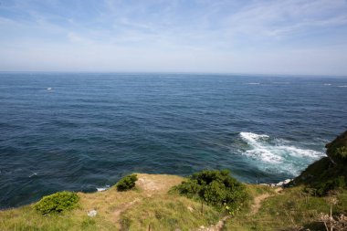 Mavi gökyüzü güneşli güzel deniz