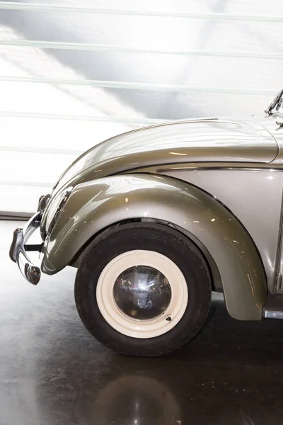 Estilo vintage coche gris. Con su forma única — Foto de Stock