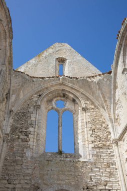 Kilise Fransa harabeye