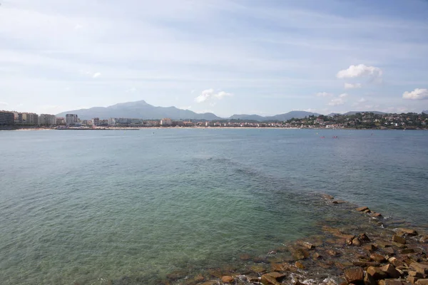 Paisaje de la costa del mar en el sur de Francia, el vasco paga — Foto de Stock