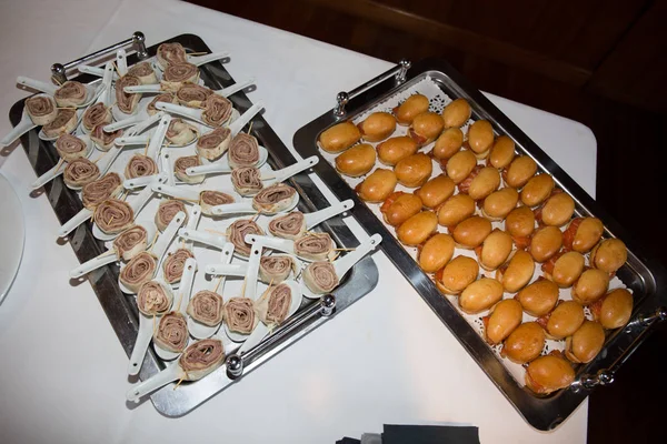 Cutting wraps and little bread salmons for diner party — Stock Photo, Image