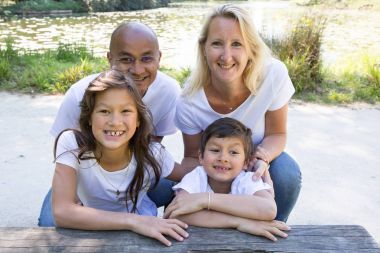 Hint ve Avrupa aile tatil iki çocuk ile