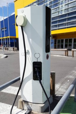 terminal salonu otopark elektrikli arabalar şarj etmek için
