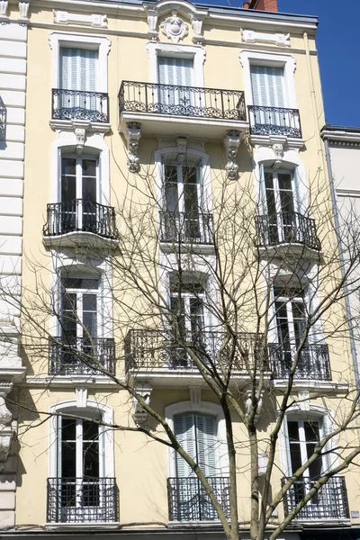 Bella facciata della casa tipica del centro della Francia — Foto Stock