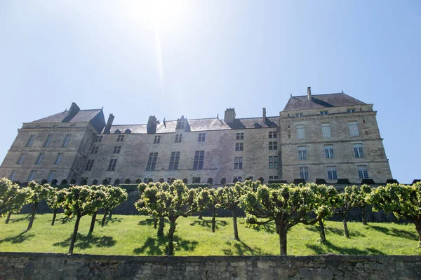 View of a beautiful castle property in Perigord in France with sun sky — Stock Photo, Image
