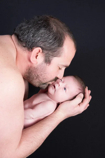 Dad makes a kiss to his newborn — Stock Photo, Image