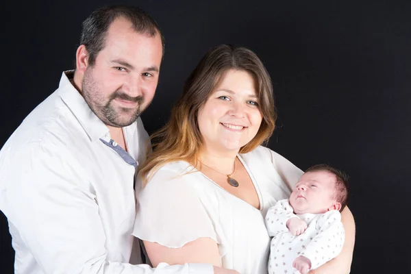 Los padres están orgullosos de su bebé recién nacido — Foto de Stock