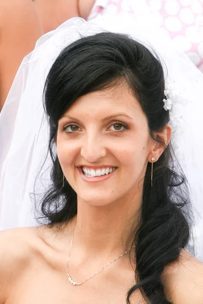 Uśmiechający się Panna Młoda przed ślub — Zdjęcie stockowe
