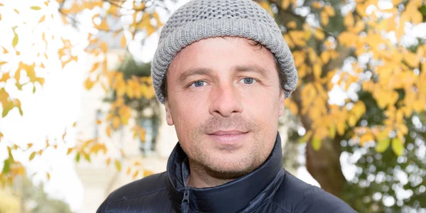 Cappello Moda Inverno Giovane Uomo Marrone Autunno Colore Posa All — Foto Stock