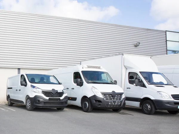 Parcheggio Specializzato Società Consegna Con Piccoli Camion Furgoni — Foto Stock