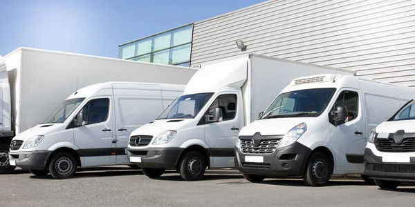 Delivery White Vans Service Van Trucks Cars Front Entrance Warehouse — Stock Photo, Image