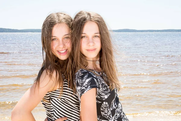 Mode Utomhus Foto Två Vackra Unga Flickor Skönhet Porträtt Tvillingar — Stockfoto