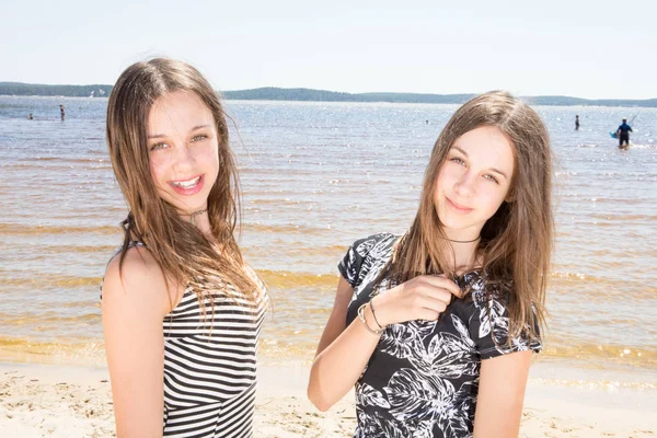 Portrait Two Sisters Twins Summer Beach Vacation Beauty Teenager Girls — Stock Photo, Image
