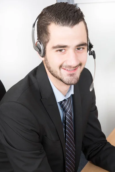 Radosne Połączenie Centrum Agenta Klienta Serwisem Noszenia Zestawu Słuchawkowego Urzędzie — Zdjęcie stockowe