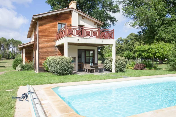 Arquitectura, villa con piscina, al aire libre — Foto de Stock
