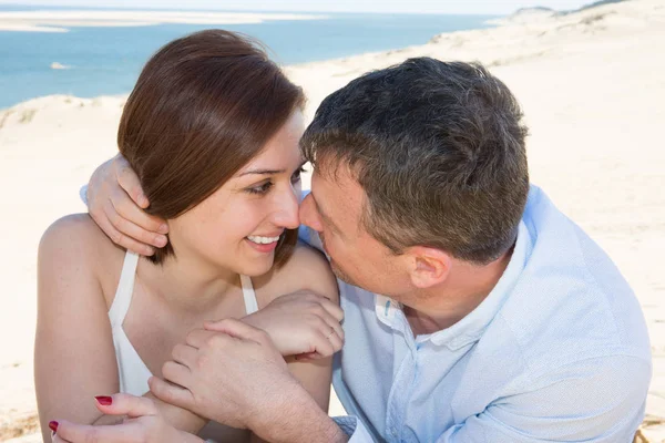Picture Young Couple Lyng Beach Sunny Day Love — Stock Photo, Image