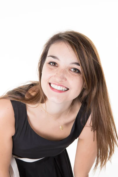 Mulher Casual Bonito Menina Morena Olhando Com Sorriso Fundo Branco — Fotografia de Stock