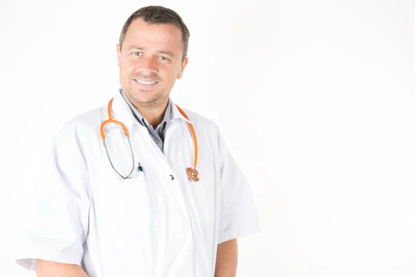 Ritratto Confidente Medico Maturo Guardando Fotocamera Isolata Sfondo Bianco — Foto Stock