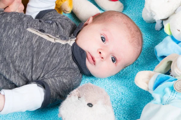 Bebê Infantil Engraçado Bonito Com Urso Brinquedo — Fotografia de Stock