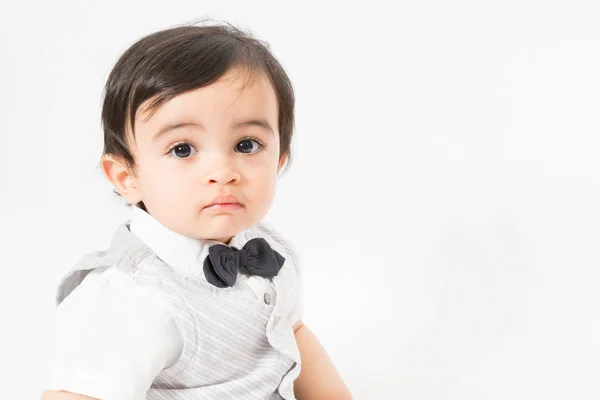 Retrato Menino Inteligente Bonito Bom Fundo Branco Isolado — Fotografia de Stock