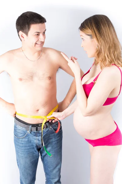 Zwanger Gelukkige Familie Met Meten Tape Prenatale Gezondheidszorg Concept — Stockfoto