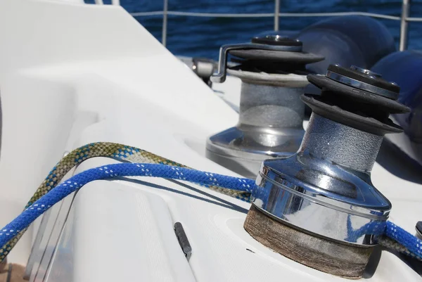 Detail Des Segelbootes Mit Zwei Winden Und Seil Sicherheits Und — Stockfoto