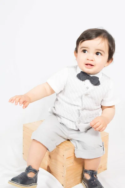 Güzel Bir Çocuk Bir Sıkı Beyaz Gömlek Kravat — Stok fotoğraf